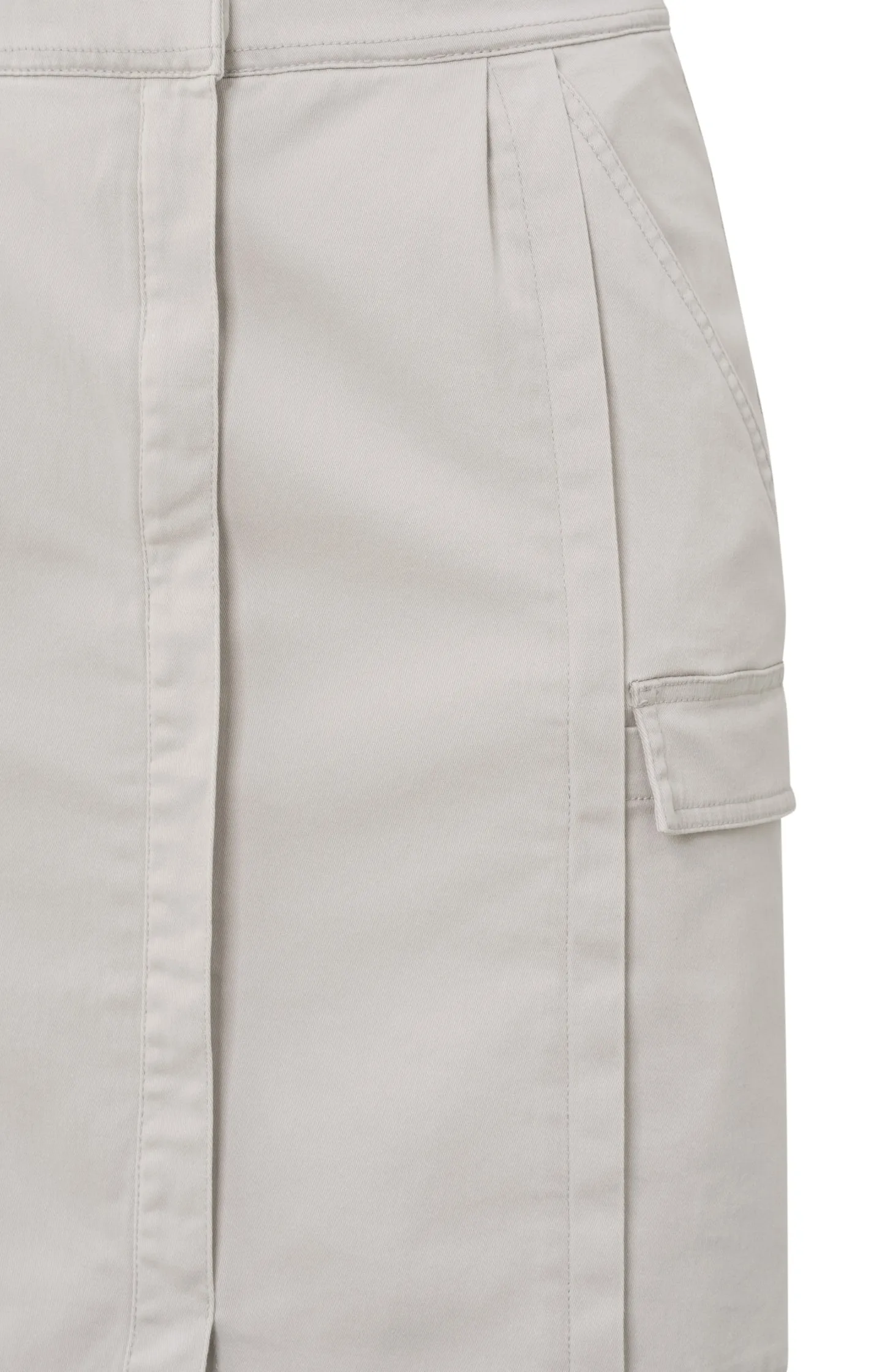Cargo midi skirt with slit, pockets, pleated details and zip