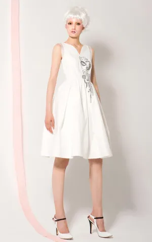New heart-shaped collar silk embroidery sleeveless pleated full skirt white dress- Coale