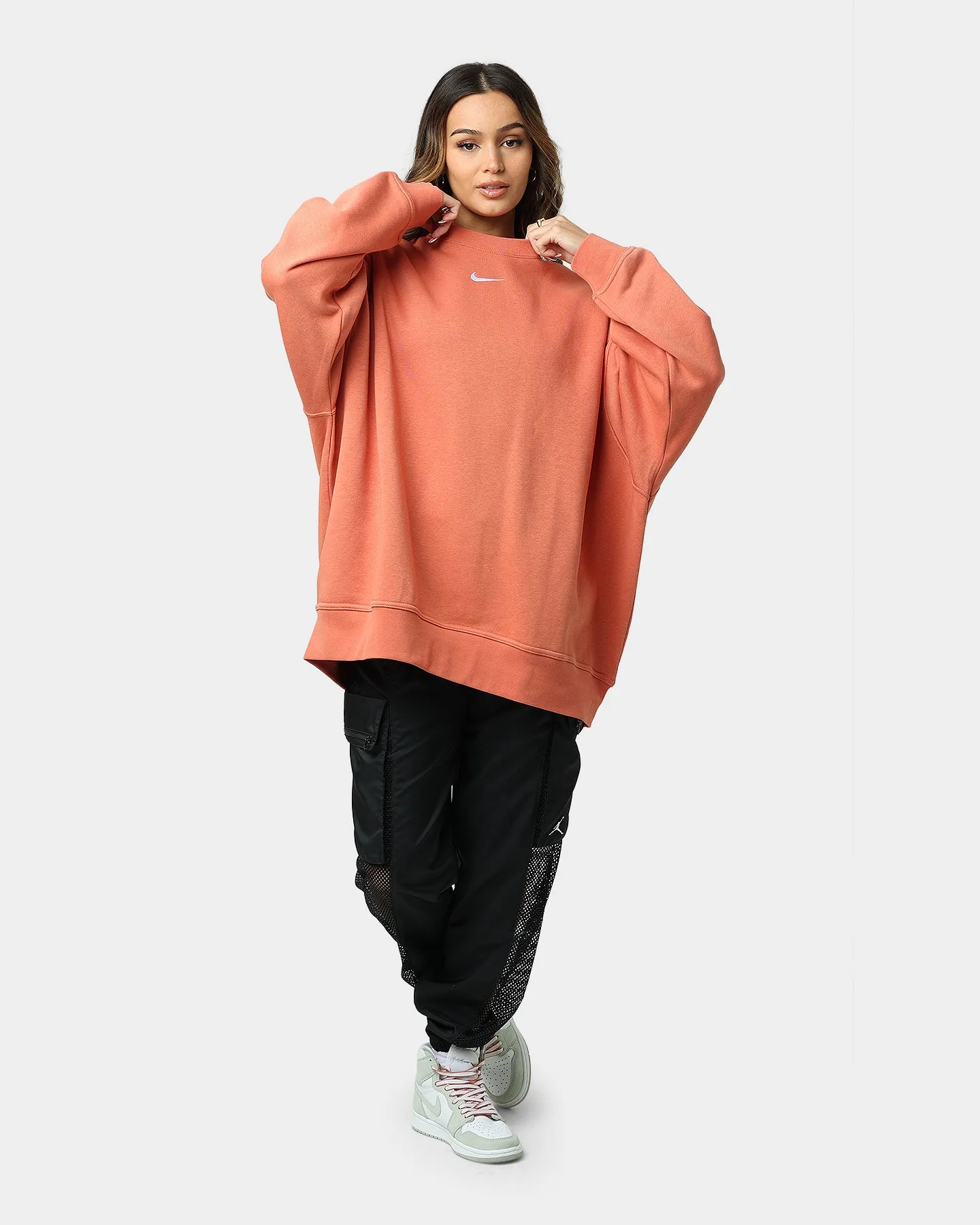 Nike Women's Sportswear Essential Collection Fleece Oversized Crewneck Light Madder Root