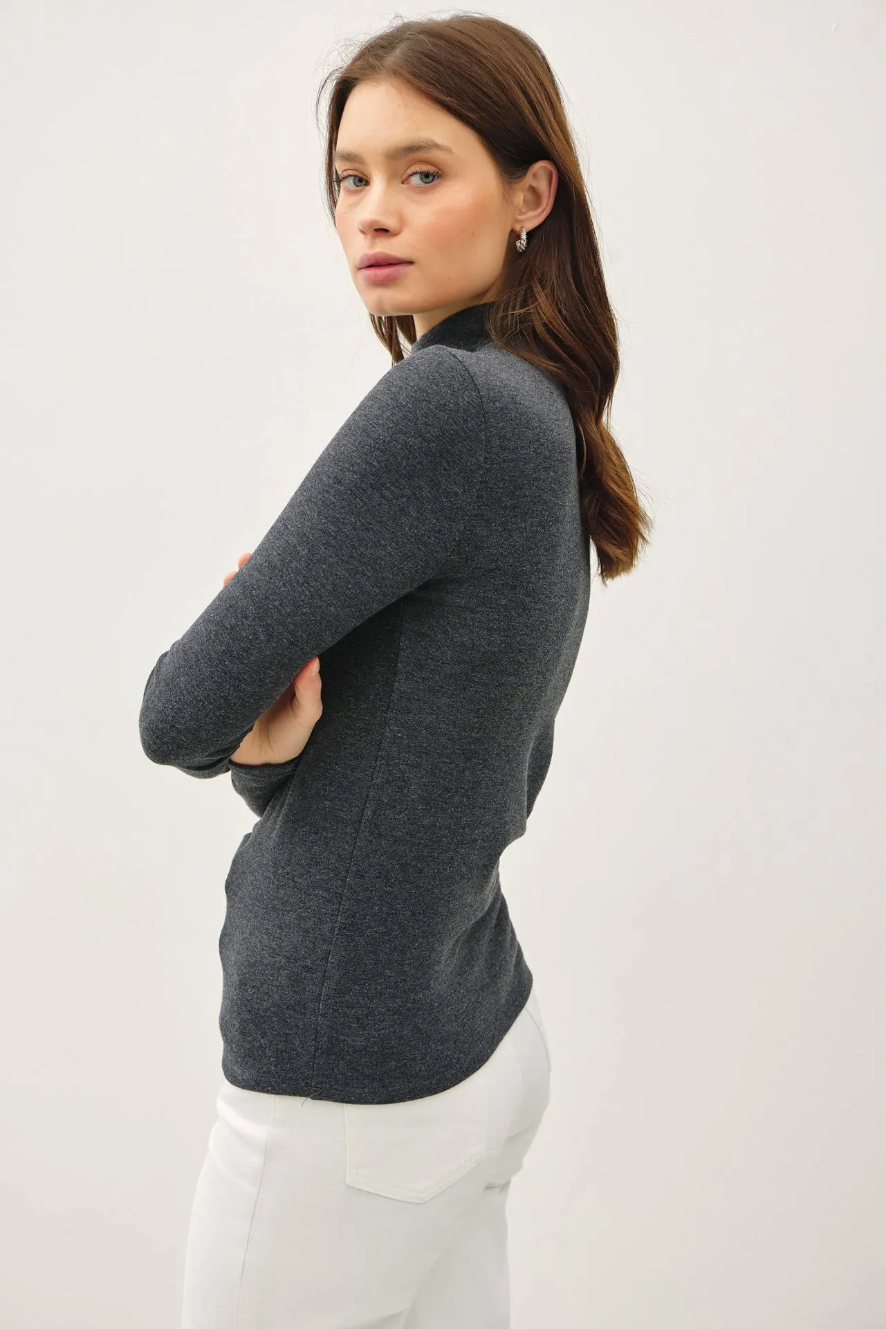 TURTLE NECK KNIT TOP